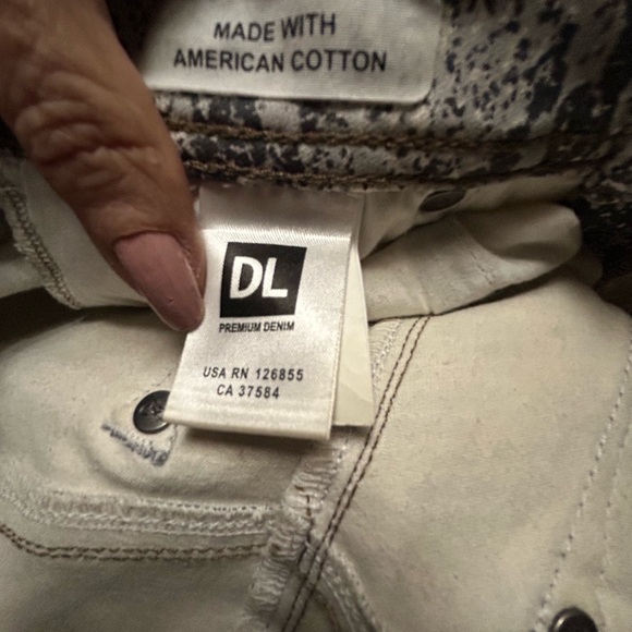 DL1961 Emma Legging Jean's Jagger New Snake Print, Grey and White, Sz 26 - Picture 5 of 15